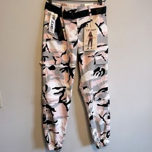 NWT VIP pink camo jogger style pants